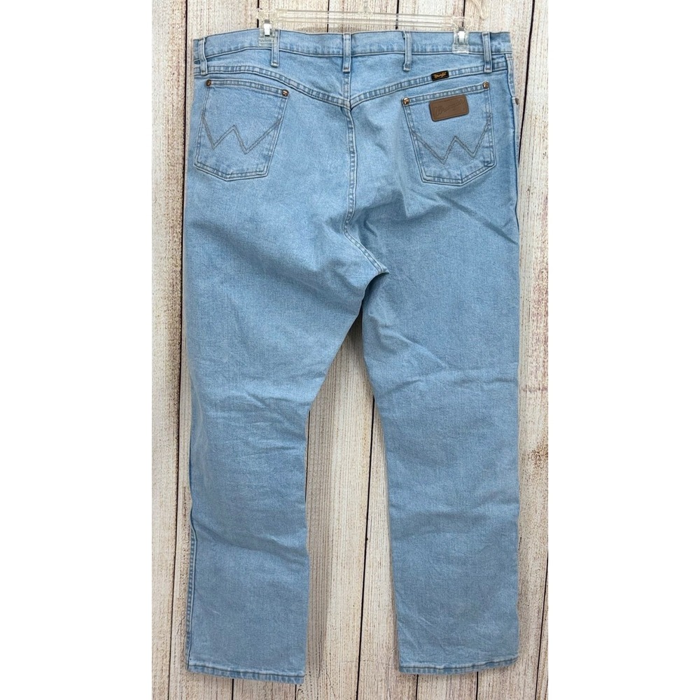 Wrangler Men's Jeans 44x32 Relaxed‎ Comfort Fit Denim Light Wash Blue Cotton - Picture 2 of 7